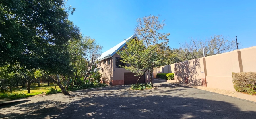 6 Bedroom Property for Sale in Hartbeesfontein North West